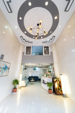 Reception - Collection O Madam Cuc Hotel (Ho Chi Minh City)
