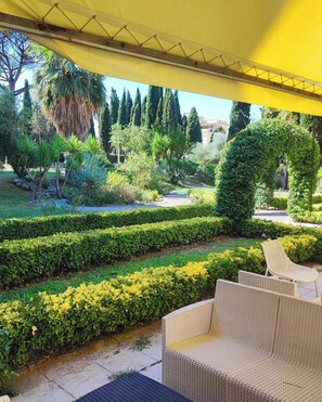 Apartment, 1 Bedroom, Accessible, Smoking | Property grounds