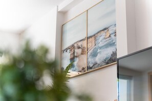 A framed coastal landscape painting on a wall. - Villa Iva in Donje Ra Tane (Sveti Filip i Jakov)