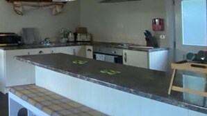 House | Private kitchen | Fridge, microwave, oven, stovetop - The Old Boathouse Holiday Home (Enniskillen)