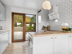 Fridge, oven, dishwasher, cookware/dishes/utensils