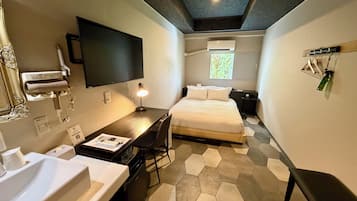 Basic Double Room | Down duvets, free WiFi, bed sheets