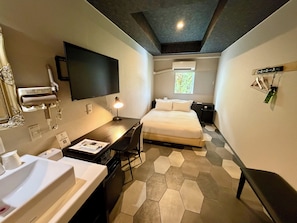 Basic Double Room | Down comforters, free WiFi, bed sheets