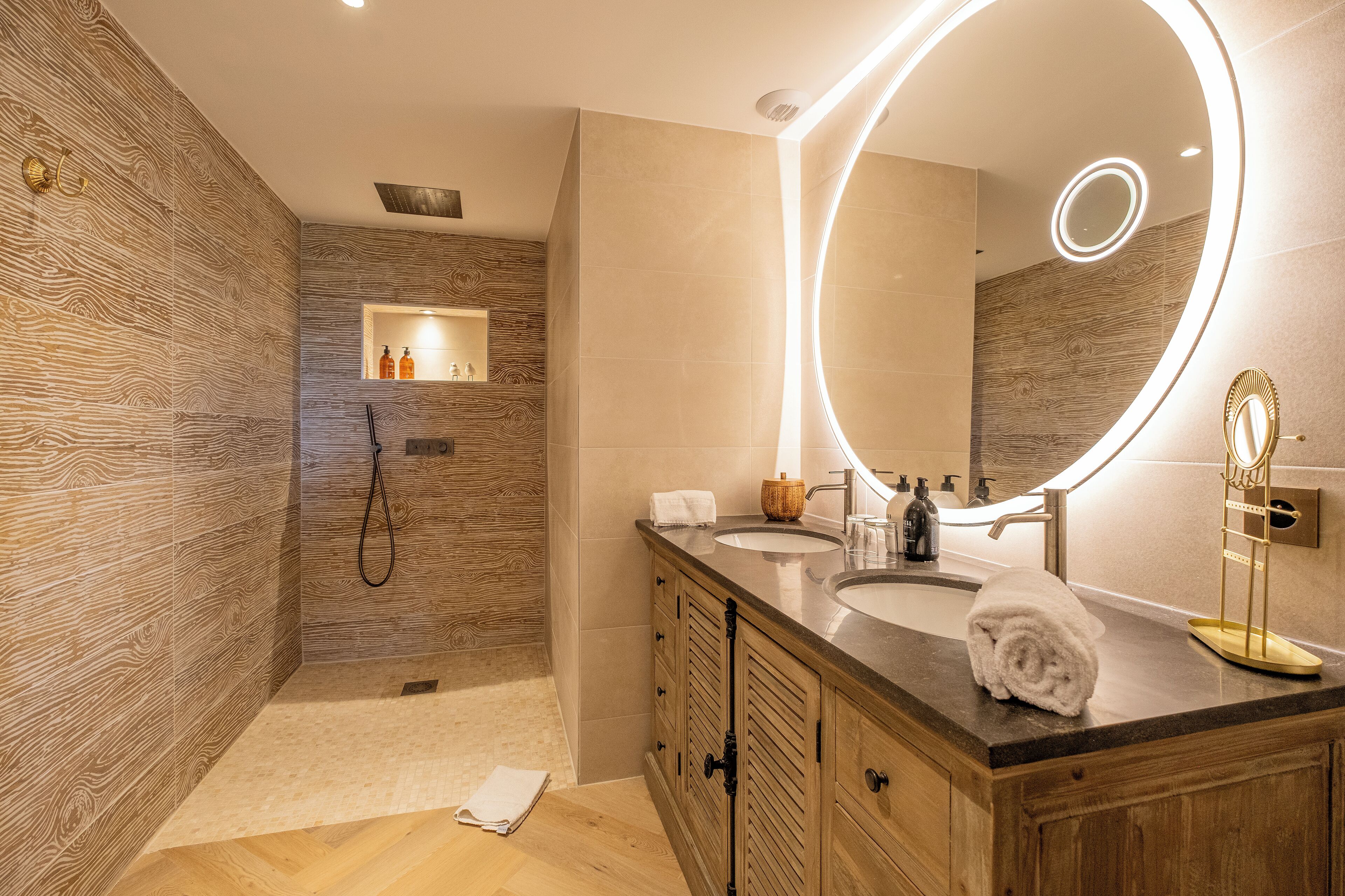 Separate tub and shower, free toiletries, hair dryer, slippers