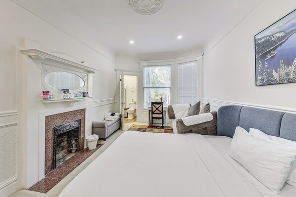 5 chambres, fer et planche à repasser, accès au Wi-Fi (inclus)