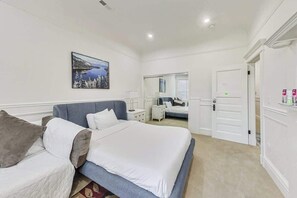 5 bedrooms, iron/ironing board, free WiFi, bed sheets
