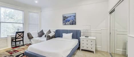 5 bedrooms, iron/ironing board, free WiFi, bed sheets