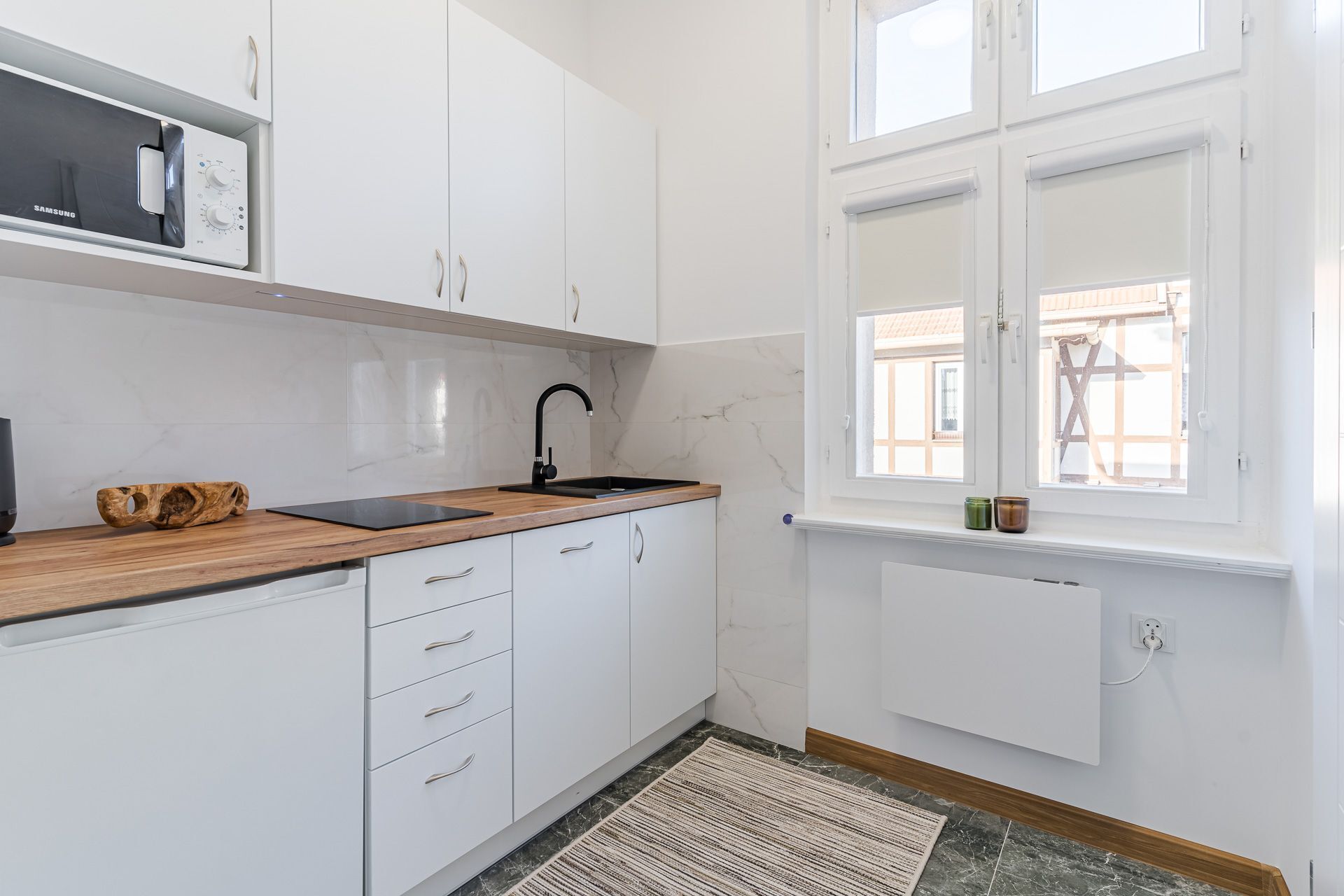 Studio | Een strijkplank/strijkijzer, gratis wifi