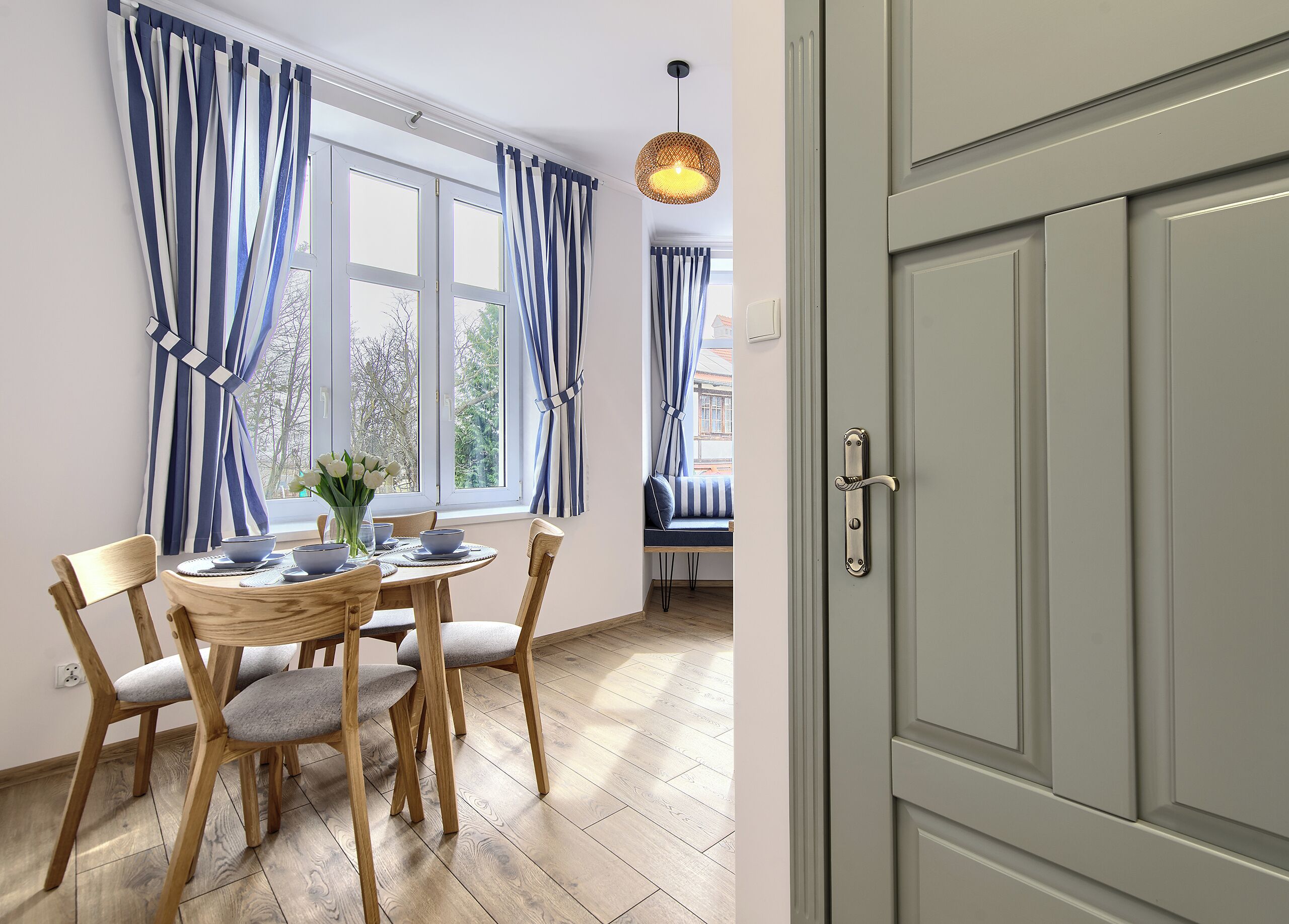 Estudio | Tabla de planchar con plancha y wifi gratis