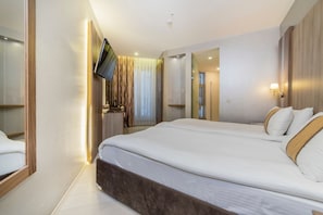 Superior-Zweibettzimmer | Hochwertige Bettwaren, Zimmersafe, Schreibtisch