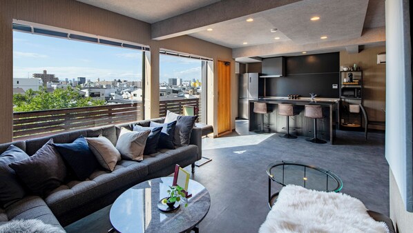 Deluxe Villa, Kitchen, City View | Living area | Flat-screen TV - Harukazesou Tengatyaya (Osaka)