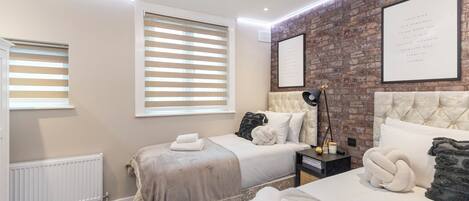 3 habitaciones, tabla de planchar con plancha, cuna de viaje y wifi