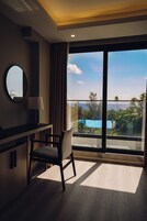 Minibar, in-room safe, individually decorated, individually furnished