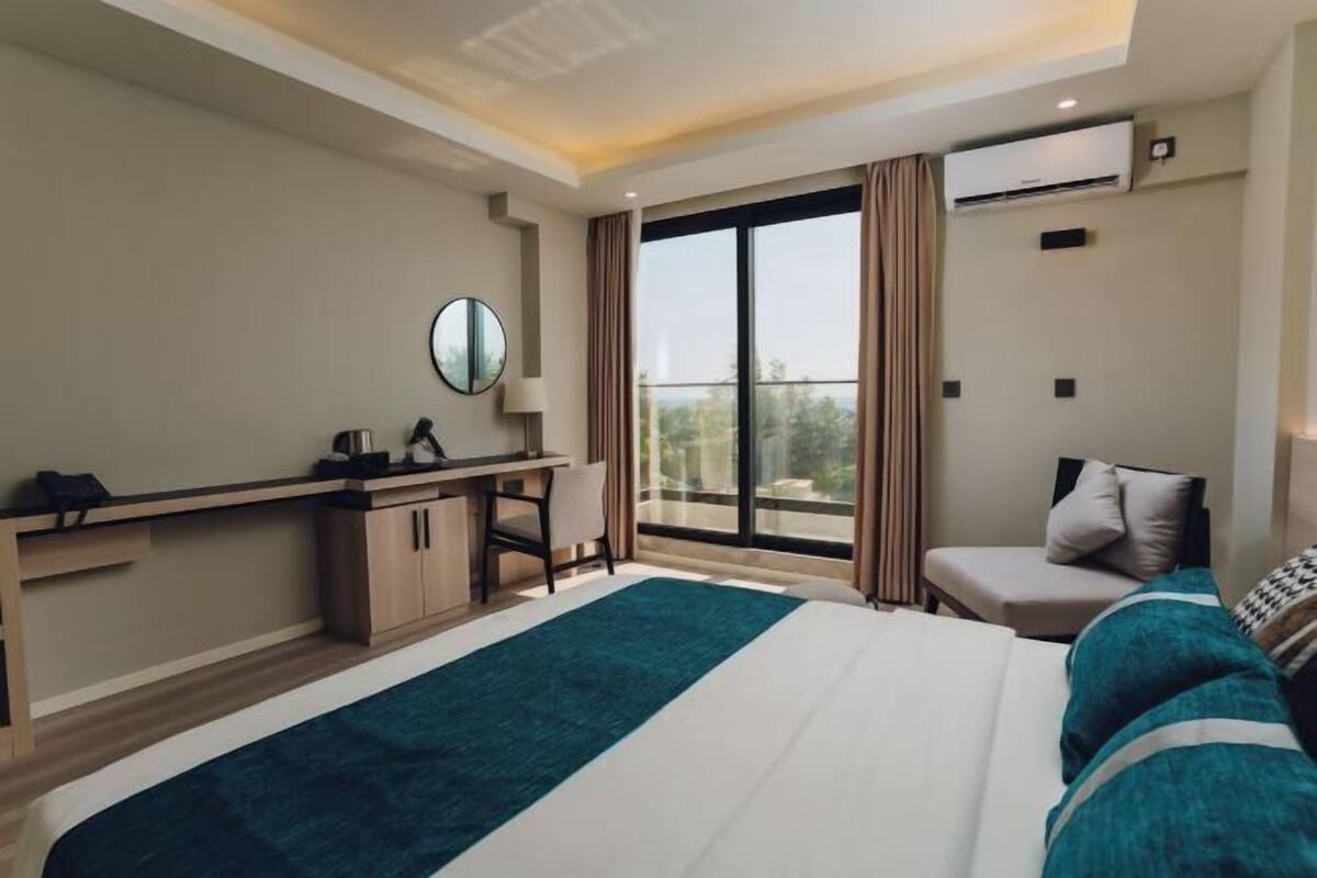 Minibar, coffres-forts dans les chambres, décoration personnalisée