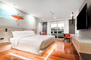 Roupas de cama premium, frigobar, cofres nos quartos