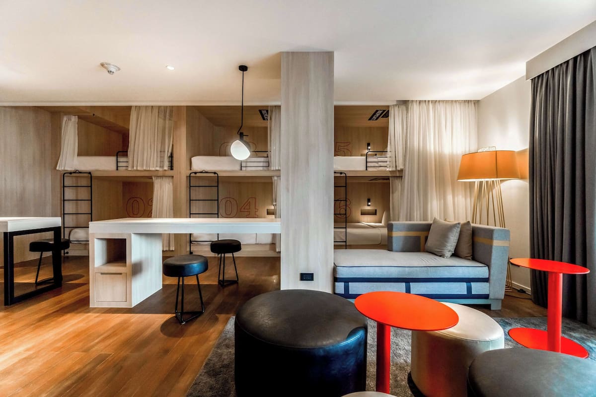 Suite (Family & Friends)