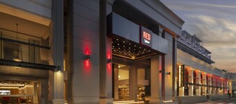 普吉島巴東海灘麗笙 RED 飯店
