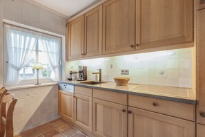 Fridge, stovetop, dishwasher, coffee/tea maker