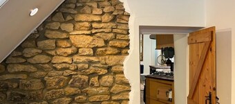 Quaint High Street Cottage in Northampton