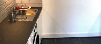 Cozy Quiet City Escape - Northampton Apartment