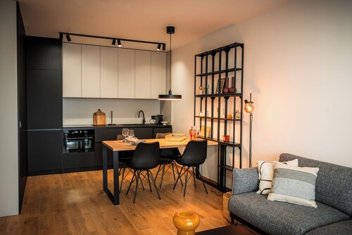 Luxury city center apartment - private parking included