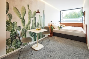 舒適雙人房 | 高級寢具、免費迷你吧、獨特裝潢、筆電工作空間