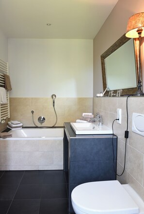 Dobbeltrom, hageutsikt | Bad