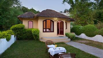 Deluxe Cottage, Garden View | Premium bedding, pillow-top beds, free WiFi, bed sheets