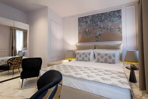 4 habitaciones, caja de seguridad en la habitación y escritorio 