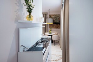 Fridge, microwave, stovetop, coffee/tea maker - GINEVRA SUITE Le 5 Lampade Florence (Firenze)