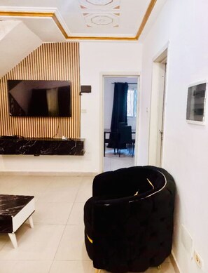 Villa, 4 Bedrooms, Smoking, Balcony | Living area