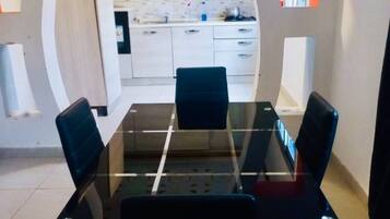 Villa, 3 slaapkamers, roken, balkon | Dineren