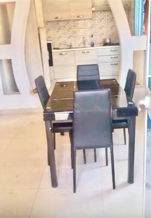 Villa, 3 Bedrooms, Smoking, Balcony | Dining