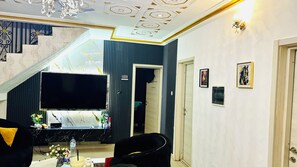 Villa, 3 Bedrooms, Smoking, Balcony | Living room - Villa Amina Splendid Elegant Structure (Ouagadougou)