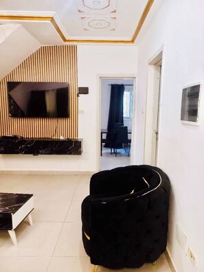 Villa, 3 habitaciones, para fumadores, balcón | Área de sala de estar