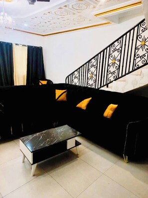 Villa, 3 Bedrooms, Smoking, Balcony | Living area