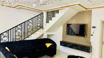 Villa, 3 Bedrooms, Smoking, Balcony | Living area