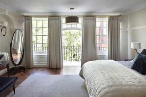 7 Schlafzimmer, Schreibtisch, Bügeleisen/Bügelbrett, Reisekinderbett