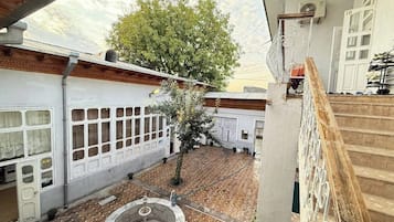 Twin Room, Patio, Courtyard View | Desk, laptop workspace, free WiFi