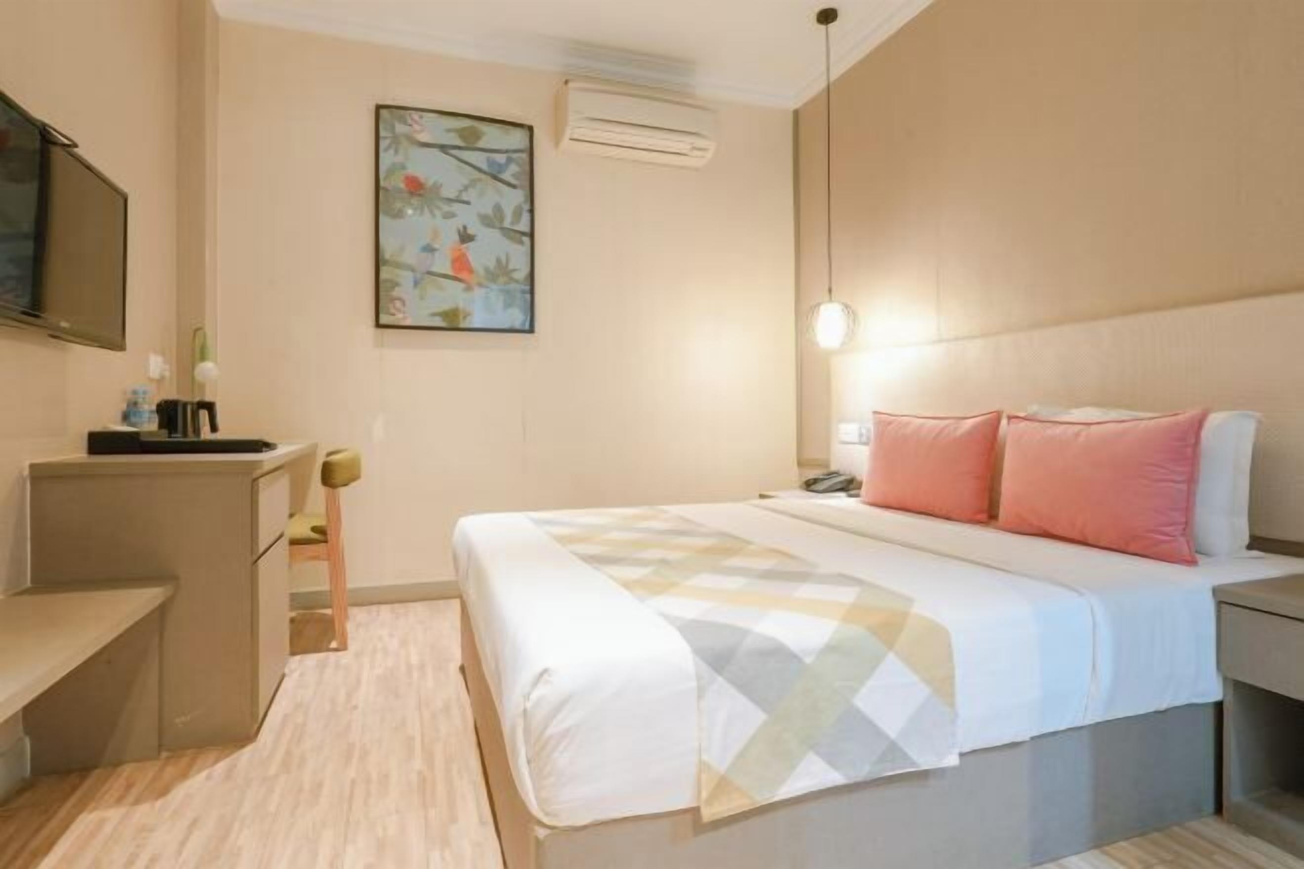 In-room safe, desk, laptop workspace, free WiFi