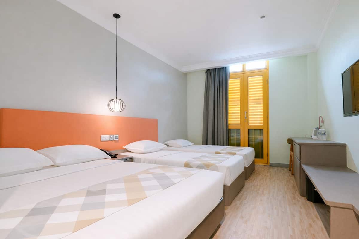 Quadruple Room, Window | In-room safe, desk, laptop workspace, free WiFi