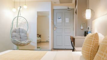 1 habitación, caja de seguridad en la habitación y escritorio