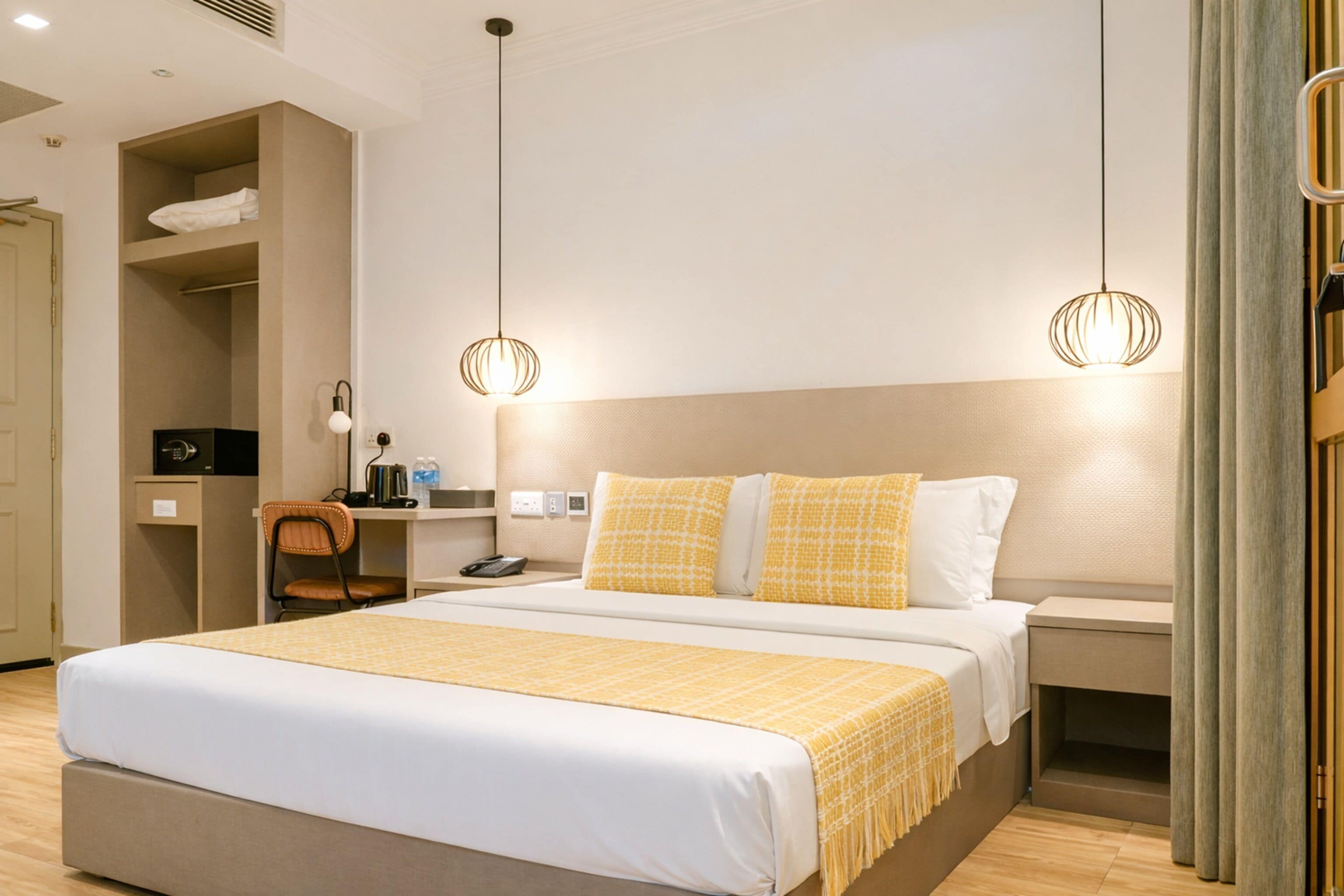 Premium Queen, Window | In-room safe, desk, laptop workspace, free WiFi