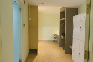 In-room safe, desk, laptop workspace, free WiFi - A Hotel Joo Chiat (Singapore)