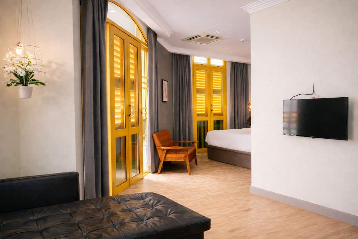 ห้องสวีท, ระเบียง (Window) | ตู้นิรภัยในห้องพัก, โต๊ะทำงาน, พื้นที่ทำงานแบบใช้แล็ปท็อป, Wi-Fi ฟรี
