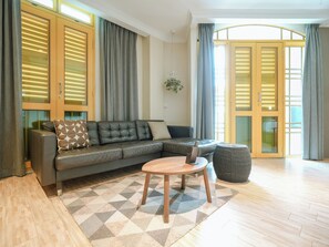 Suite Room, Window - Balcony - A Hotel Joo Chiat (Singapore)