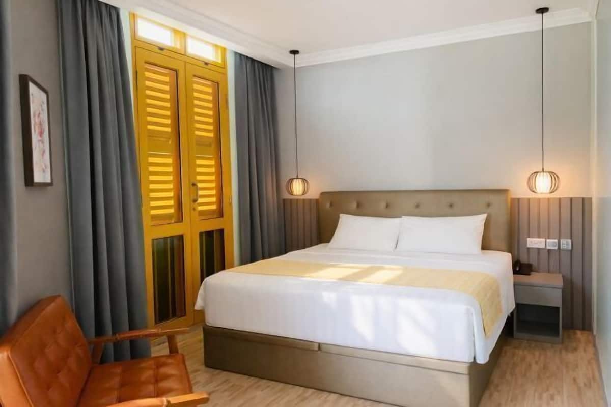 In-room safe, desk, laptop workspace, free WiFi