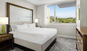 3 bedrooms, desk, iron/ironing board, travel crib