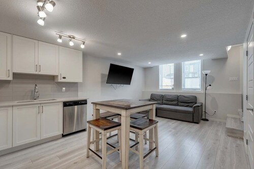 Cozy 2Bed Condo in Seton near South Health Campus