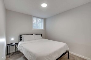 Iron/ironing board, travel crib, free WiFi, bed sheets - Cozy 2Bed Condo in Seton near South Health Campus (Calgary)